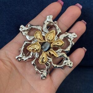 St. John Vintage‎ Brooch